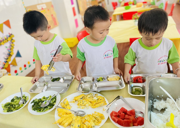 Phải công khai đơn vị cung cấp thực phẩm, suất ăn trường học