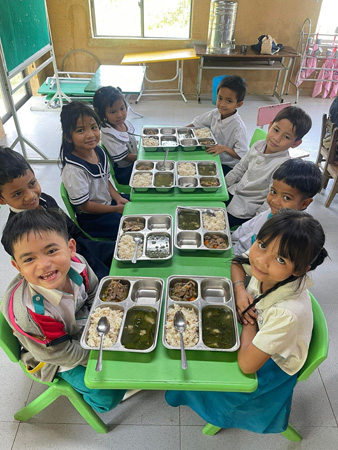 Đảm bảo sức khỏe từ những bữa ăn học đường