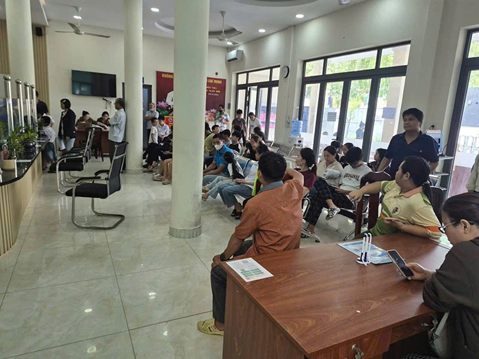 Công an Phường Đông Hưng Thuận làm việc xuyên lễ đảm bảo công tác cấp tài khoản định danh và xác thực điện tử cho công dân từ 6–18 tuổi phục vụ các kỳ thi trong năm