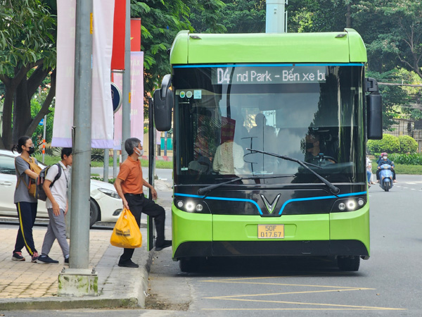 “Xanh hóa” hoạt động giao thông