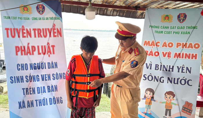 TP.HCM: Đẩy mạnh tuyên truyền ATGT đường thủy cho học sinh