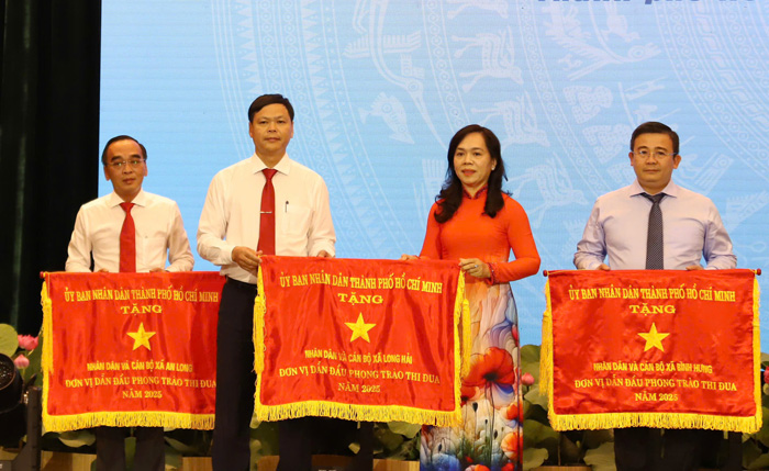 TP.HCM: Đẩy mạnh phong trào thi đua để đạt tăng trưởng hai con số