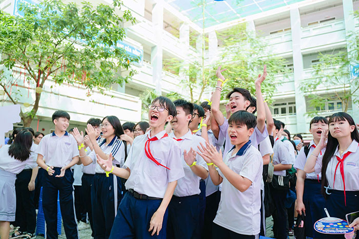 Học sinh, phụ huynh lớp 9 thích thú “đi coi mắt” trường THPT