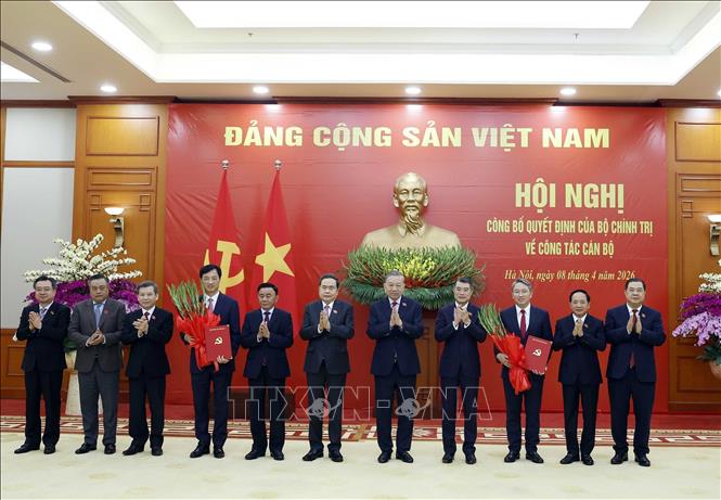 Trao quyết định bổ nhiệm Trưởng ban Tổ chức Trung ương và Chánh Văn phòng Trung ương Đảng