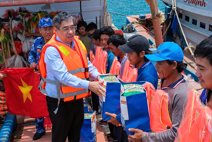 TP.HCM chăm lo hơn 2,25 tỷ đồng cho quân và dân Côn Đảo