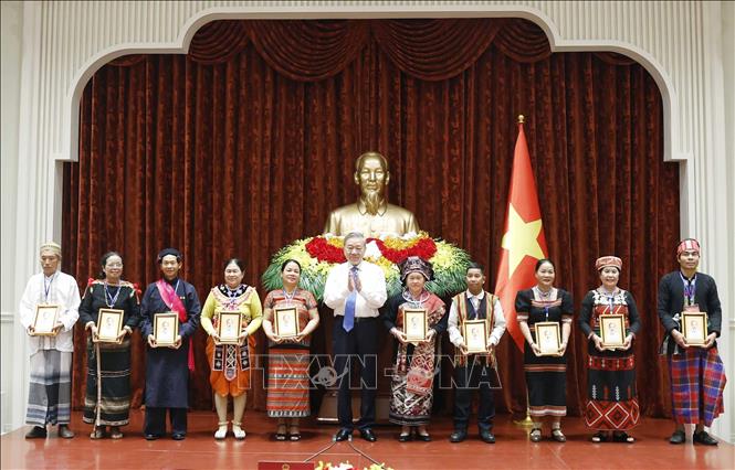 Tổng Bí thư, Chủ tịch nước Tô Lâm tiếp các già làng, trưởng bản, nghệ nhân, người có uy tín tiêu biểu toàn quốc