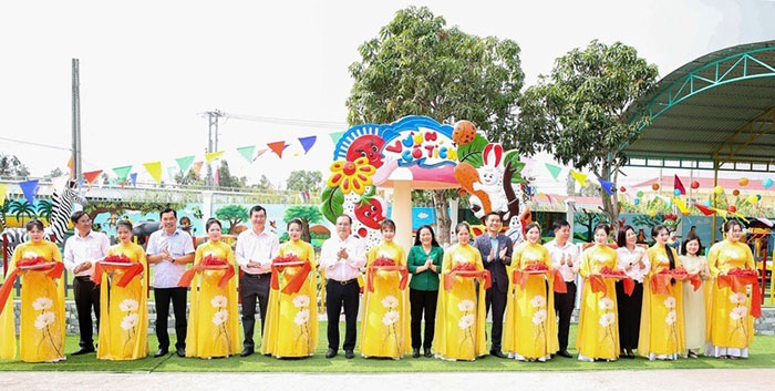 Khánh thành khu vui chơi cho trẻ mẫu giáo tại xã anh hùng