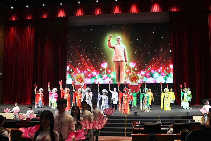 Công đoàn TP.HCM tôn vinh áo dài Việt