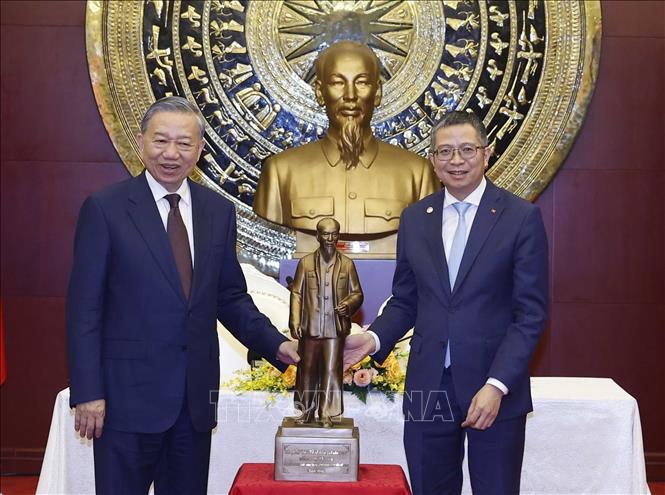 Tổng Bí thư, Chủ tịch nước Tô Lâm gặp gỡ cộng đồng người Việt Nam tại Trung Quốc