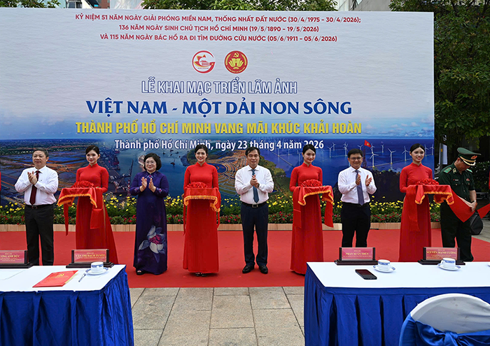 TP.HCM khai mạc Triển lãm ảnh “Việt Nam – Một dải non sông”