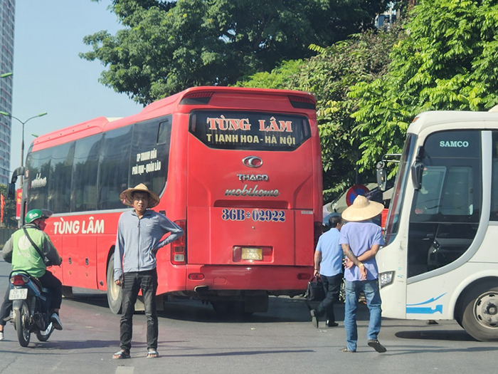 TP.HCM siết xử lý xe dù bến cóc dịp lễ