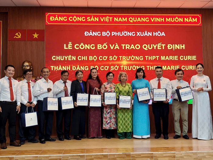 Chuyển Chi bộ Trường THPT Marie Curie thành Đảng bộ Trường THPT Marie Curie