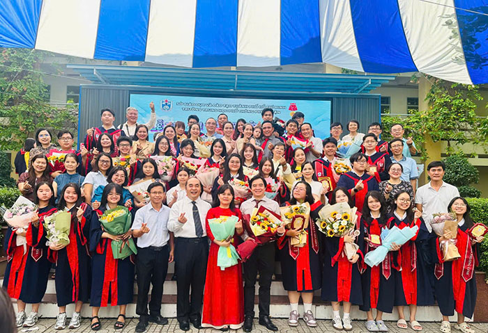 “Nếu cuộc đời không cho các em trở thành người xuất sắc nhất, hãy trở thành người sống tử tế nhất”