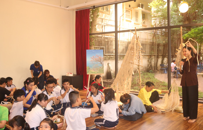 Trẻ khuyết tật trải nghiệm khám phá năng lực bản thân