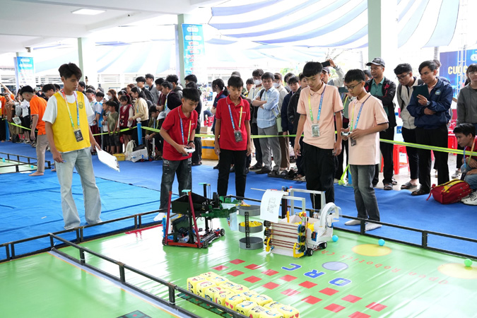 Đưa học sinh từ lớp học đến phòng thí nghiệm