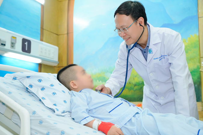Trẻ mắc bệnh tim bẩm sinh: Đừng để chi phí trở thành rào cản điều trị