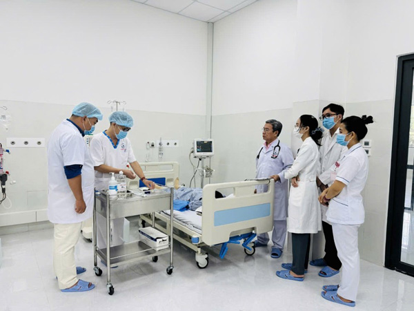 Y tế biển đảo: Nâng tầm chất lượng chăm sóc người bệnh tại chỗ