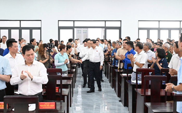 Chủ tịch Quốc hội tiếp xúc cử tri tại TP.HCM