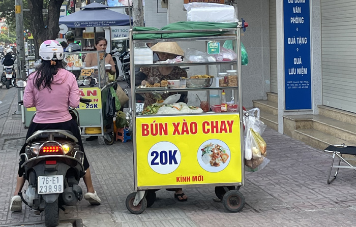 Thời tiết nắng nóng: Cẩn thận với thức ăn đường phố