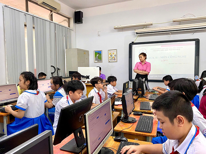 Trường tiểu học đầu tiên tại TP.HCM thí điểm kiểm tra cuối HKII trên máy tính