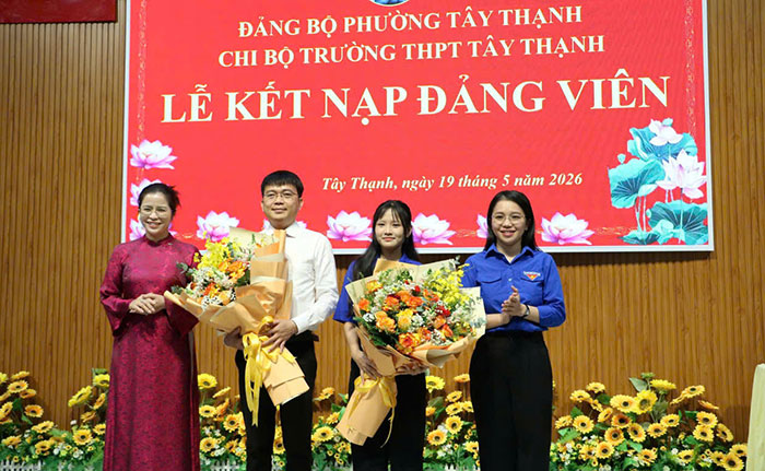 TP.HCM: Một học sinh giỏi cấp thành phố môn lịch sử được kết nạp Đảng