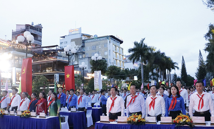 Góp phần tạo môi trường giáo dục toàn diện để thiếu nhi thi đua học tập, rèn luyện