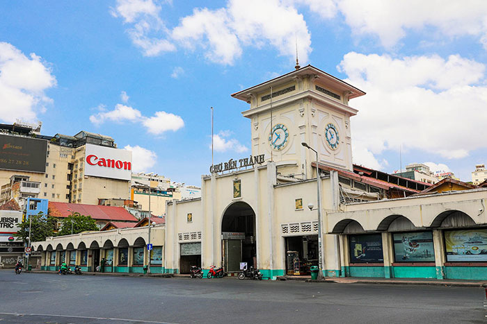 TP.HCM siết hàng giả tại Saigon Square và chợ Bến Thành
