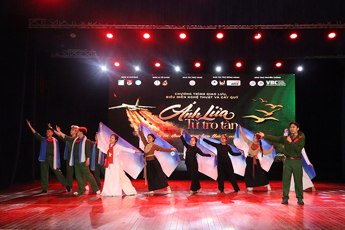 Chương trình nghệ thuật “Ánh lửa từ tro tàn” lan tỏa tinh thần nhân ái