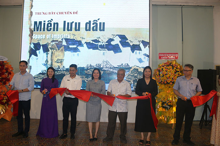 “Miền lưu dấu” trưng bày nhiều tác phẩm về lịch sử kháng chiến
