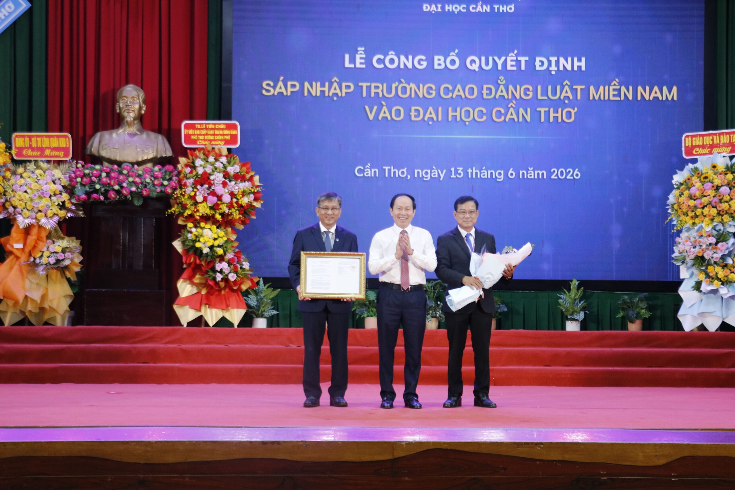 Công bố sáp nhập Trường Cao đẳng Luật miền Nam vào Đại học Cần Thơ  